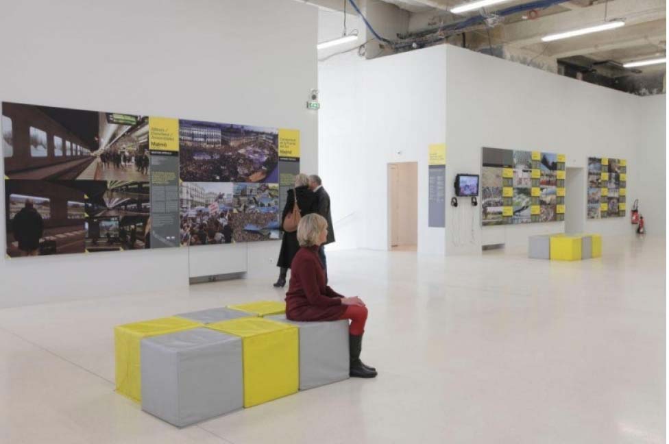 Expo CCCB con marcos y telas